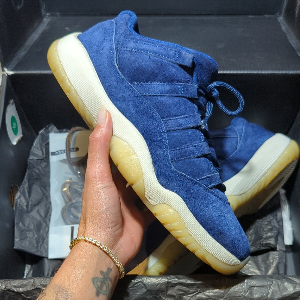 Air Jordan 11 Low Derek Jeter RE2PECT Men's 7/Women's 8.5